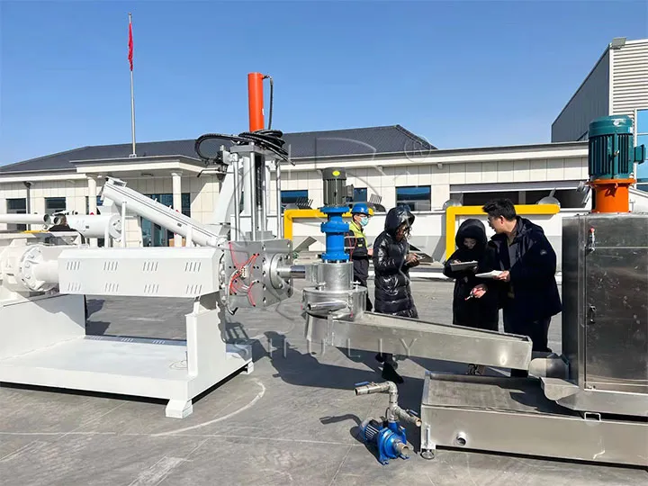 plastic granulating equipment