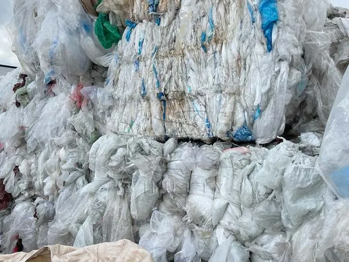 ¿Qué máquinas se utilizan para reciclar plástico?