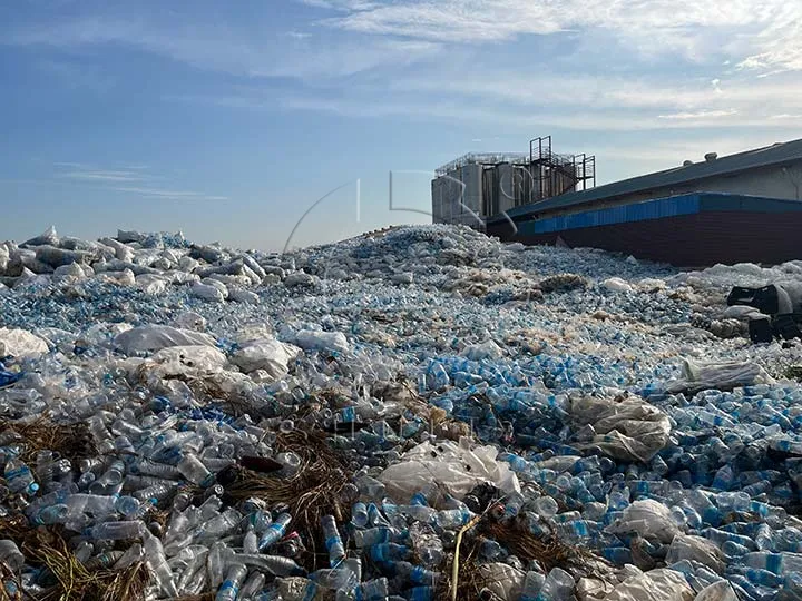 Déchets d'eau purifiée en PET et de bouteilles de bière